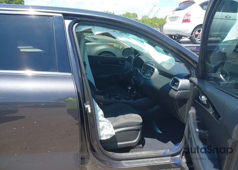 2019 Kia Sorento 3.3L Lx z USA, uszkodzony, nr VIN 5XYPG4A55KG518565